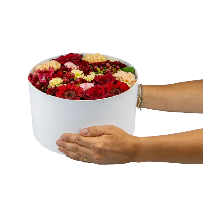 Box červených květin zavřený